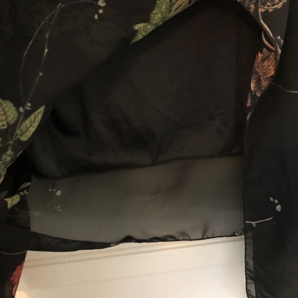 FLORAL SEMI-SHEER BATWING TOP W/ LINING EUC - Picture 4 of 6